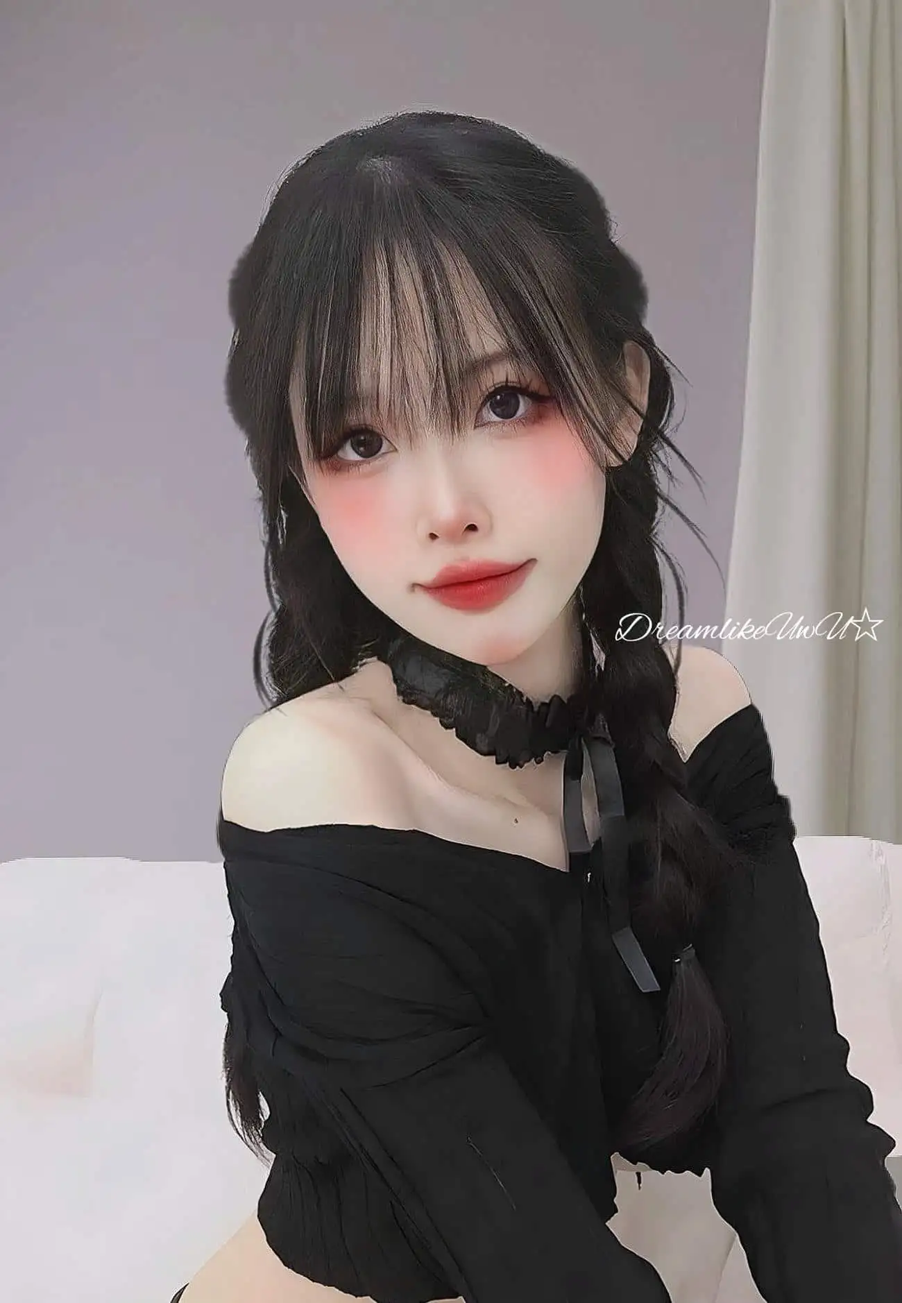 DreamlikeUwU黑色露肩礼服坐姿写真 DreamlikeUwU黑色露肩礼服坐姿写真
